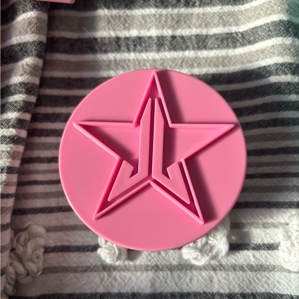 NIB jeffree star “luminous setting powder” in shade “translucent luminous” ! - Picture 6 of 6